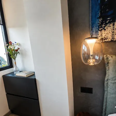 Apartment Art Center With Parking Warna